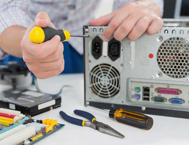 Tips on choosing the right computer repair service | Gold Coast | A Tech In Need